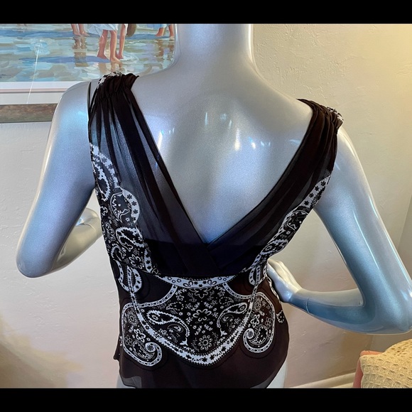 Tahari silk brown and white top. - Picture 4 of 5